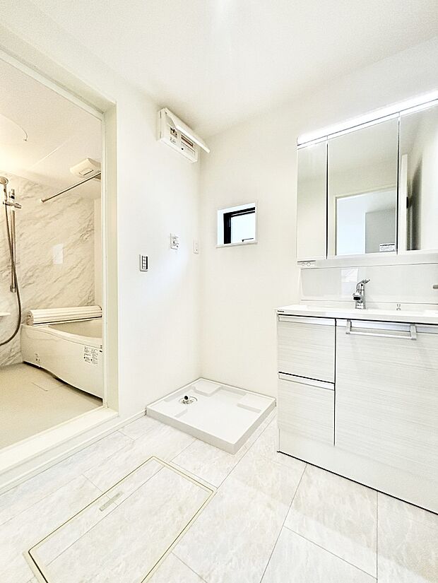 清潔感のある快適空間です。毎日の身支度も気持ち良くお使い頂けます。 