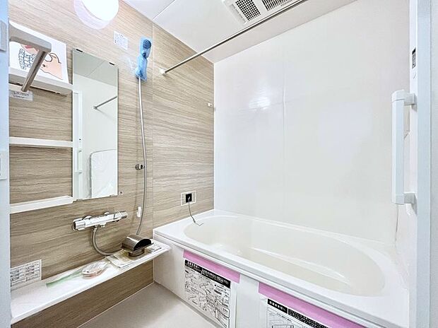 落ち着いた雰囲気でゆっくりお寛ぎいただけるバスルーム