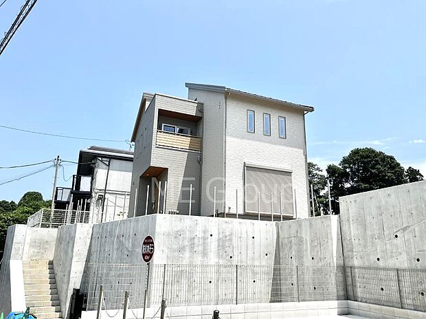 洗練された外観、上質な住空間が広がる室内は永く安心して過ごせる住居です。