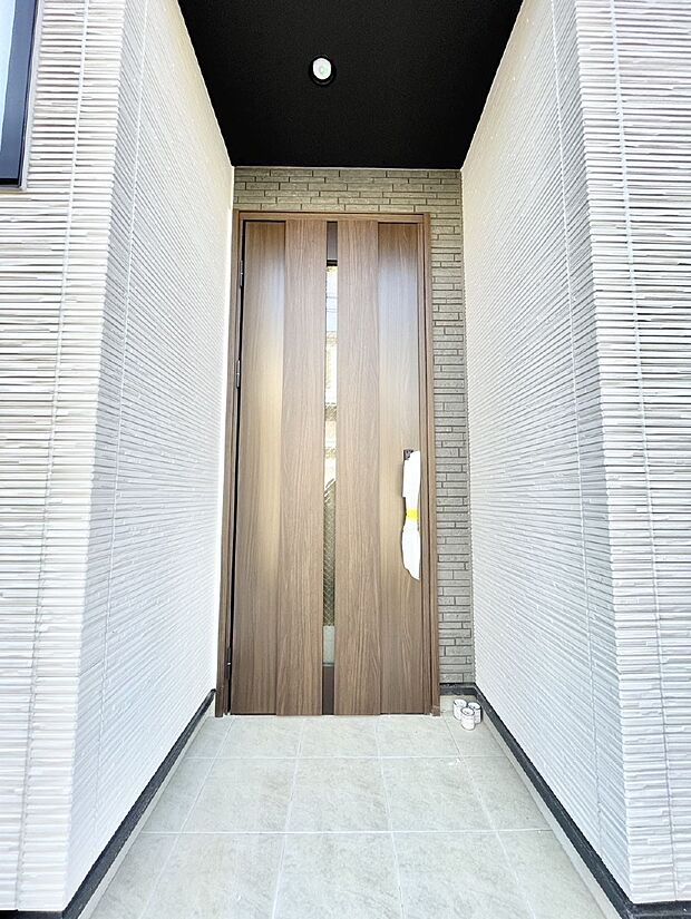 大切な家族、来客を出迎える玄関。