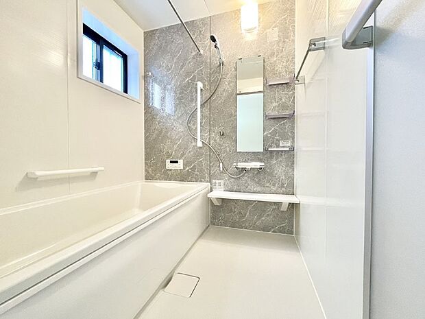 落ち着いた雰囲気でゆっくりお寛ぎいただけるバスルーム