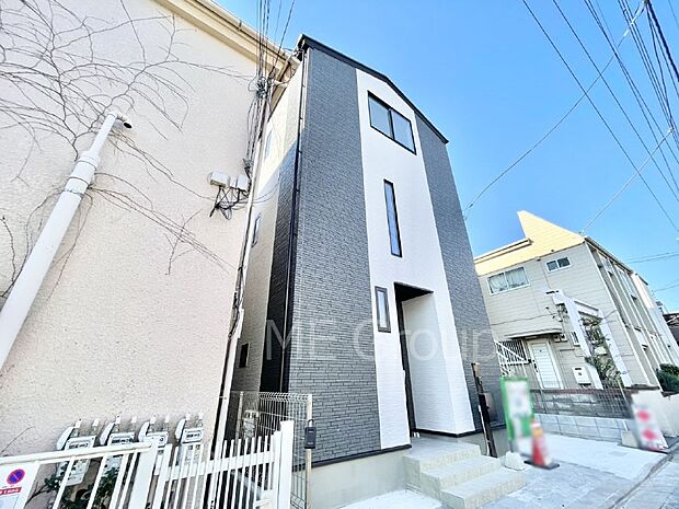 洗練された外観、上質な住空間が広がる室内は永く安心して過ごせる住居です。