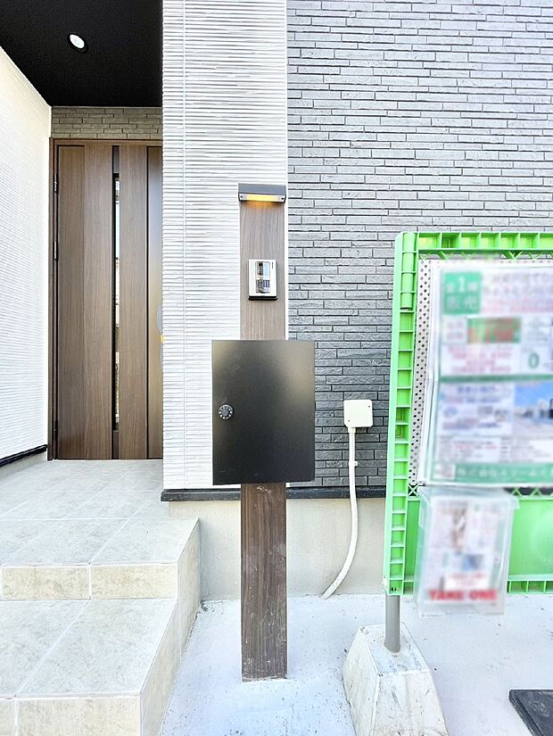 シンプルデザインのポスト。