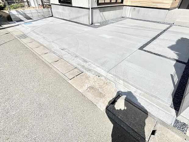 駐車2台可能!急なお客様の駐車に。また、ご家族の自転車スペースとしても大活躍。