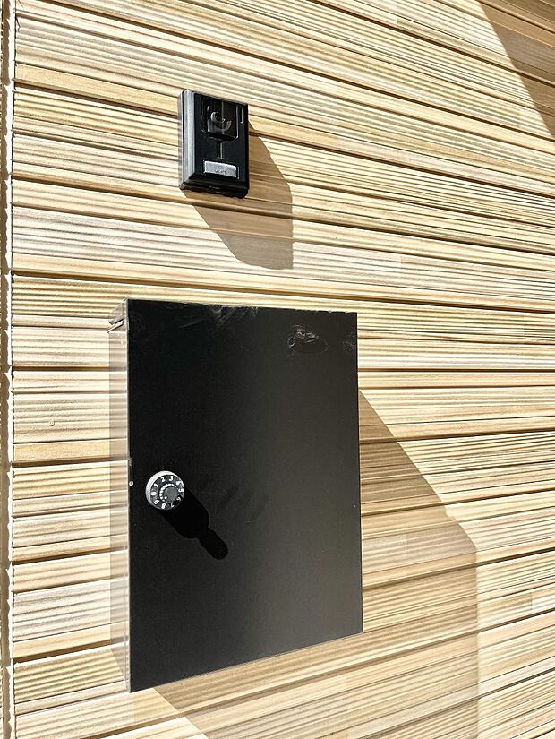 シンプルデザインのポスト。