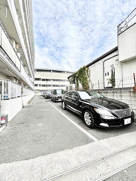 外観 敷地内に駐車場施設