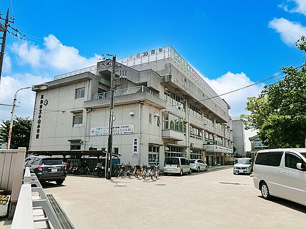 小学校 900m 草加市立小山小学校