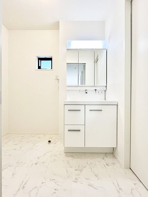 収納力と機能性に優れた洗面化粧台