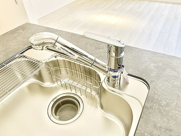 いつでも清潔なおいしいお水を。一つの水栓で水道水と浄水を使い分け。