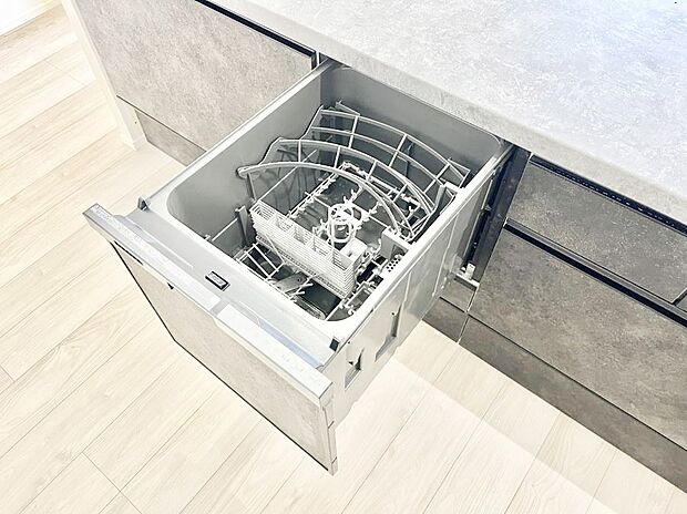 面倒なお片づけは食洗機にお任せ！家事の負担が減って、時間にも気持ちにもゆとりができます。