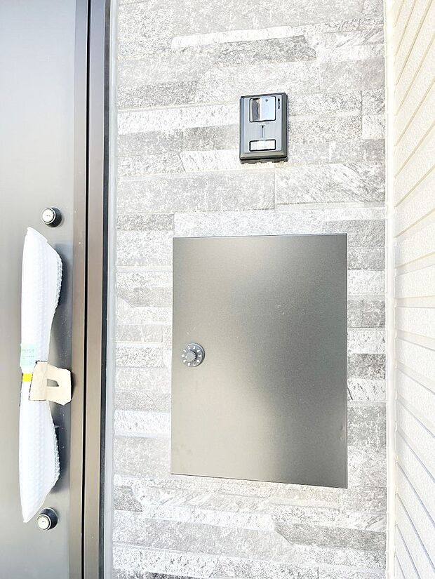 シンプルなデザインのポスト