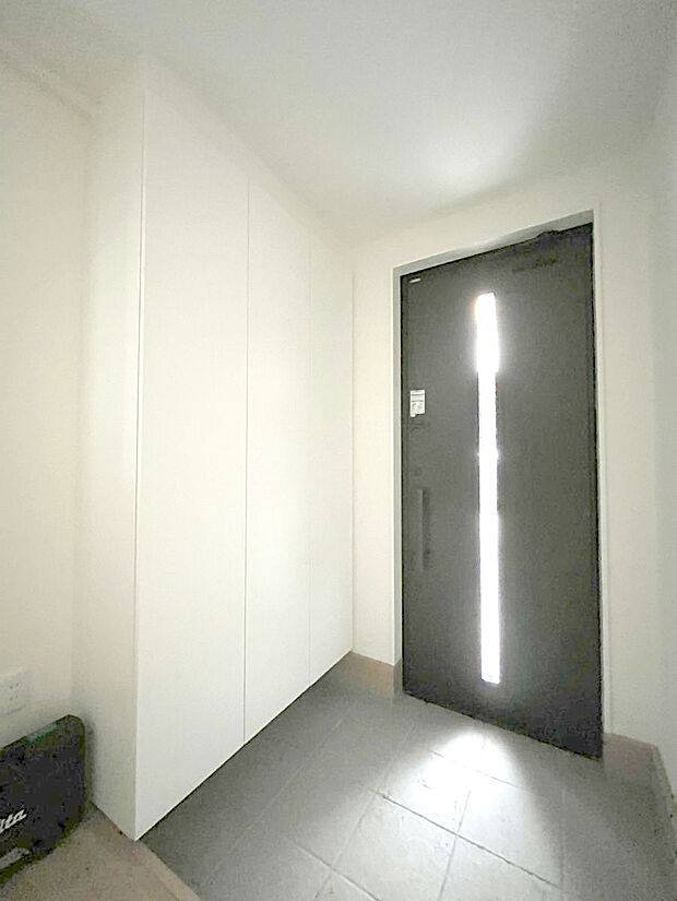 明るい玄関はお客様をお出迎えするのにぴったりです!