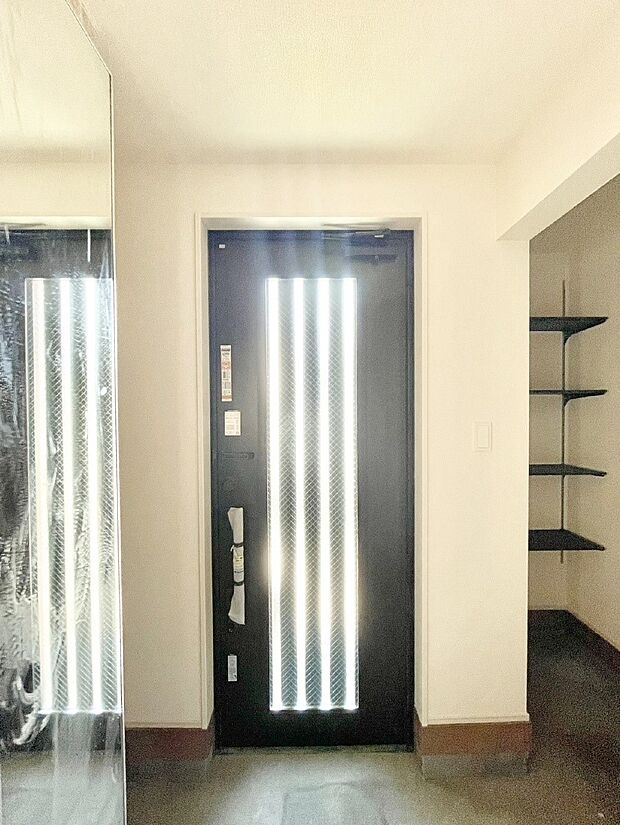 明るい玄関はお客様をお出迎えするのにぴったりです！ 