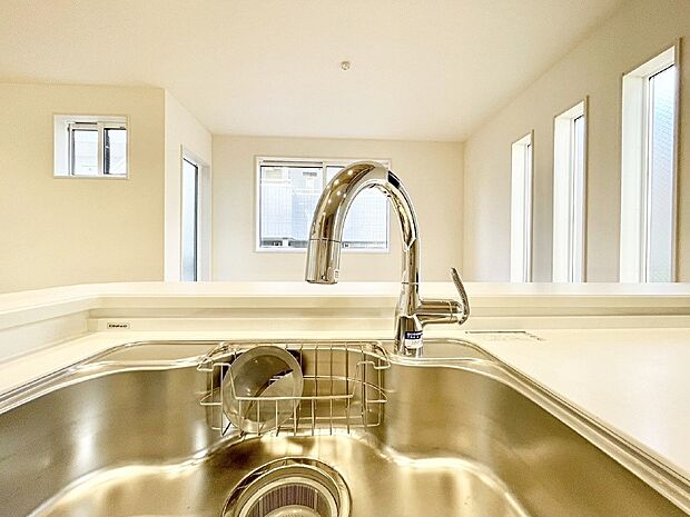 浄水器一体型のキッチンで洗い物用・料理用と切り替え簡単！