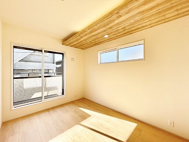 明るいバルコニーサイドに洋室を設置。目覚めの良い寝室に。