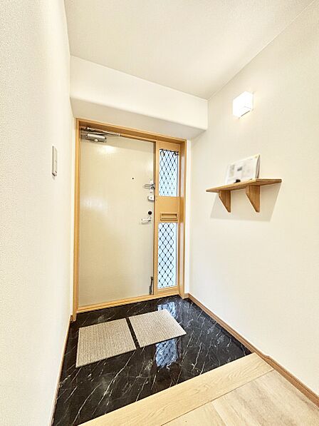 家族の帰宅やお客様をあたたかく迎える玄関  