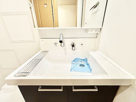 ハンドシャワー付き！使いやすい洗面台。