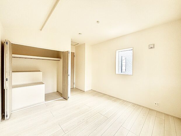 使いやすい形でベットや家具の置き方にも困ることもありません。   