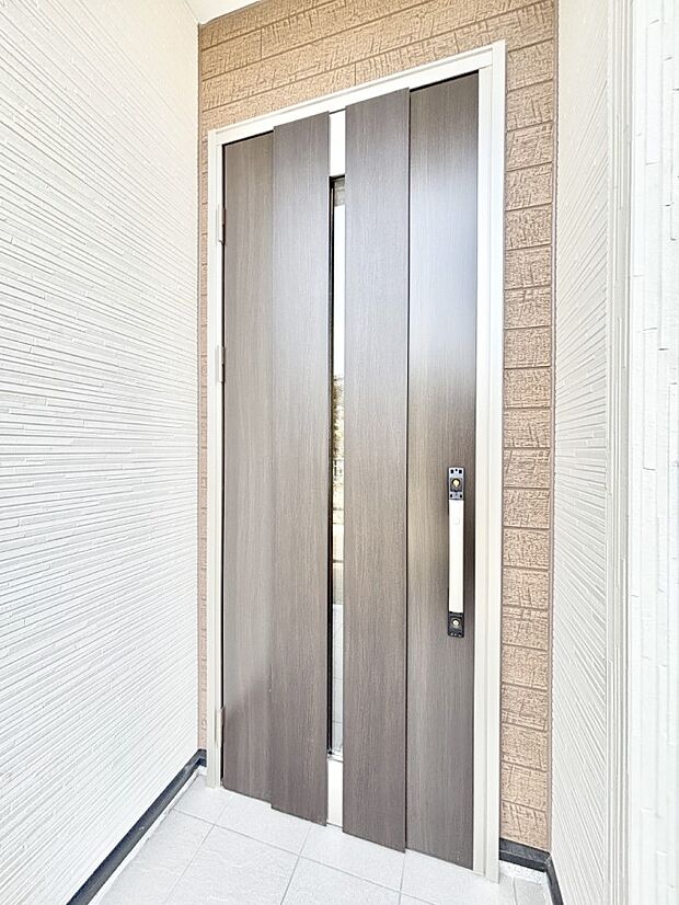 大切な家族、来客を出迎える玄関。