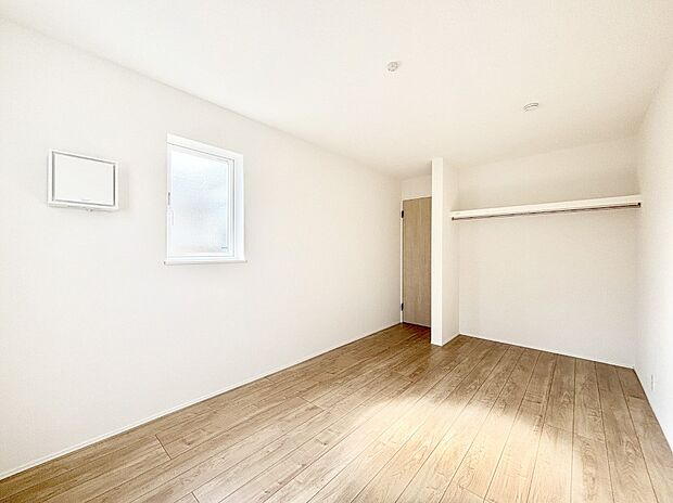 使いやすい形でベットや家具の置き方にも困ることもありません。