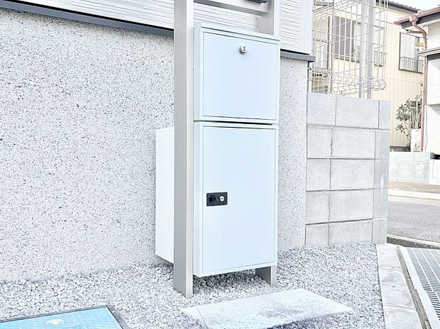 宅配ボックスがあると時間を気にせず宅配物をいつでも安全に受け取れますね。  