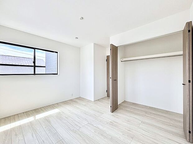 使いやすい形でベットや家具の置き方にも困ることもありません。