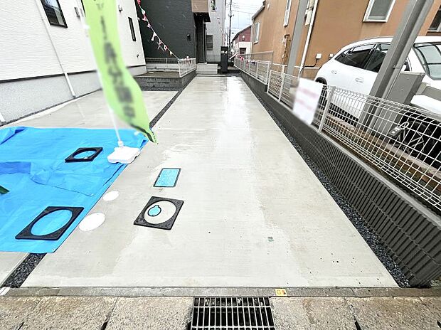 駐車2台可能!急なお客様の駐車に。また、ご家族の自転車スペースとしても大活躍。