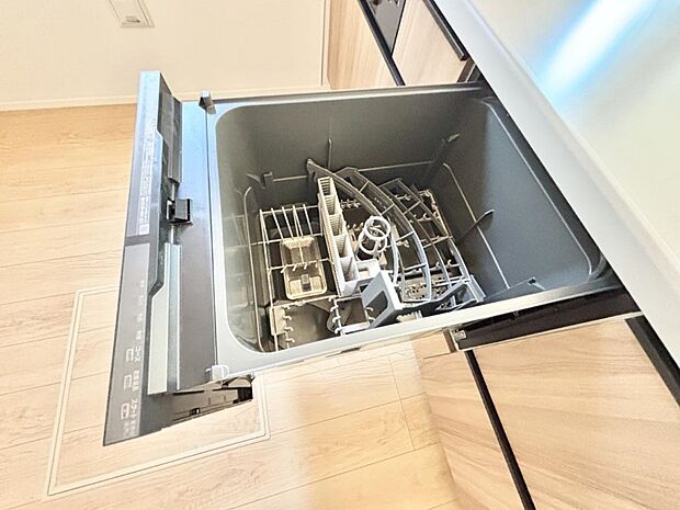 面倒なお片づけは食洗機にお任せ！家事の負担が減って、時間にも気持ちにもゆとりができます。