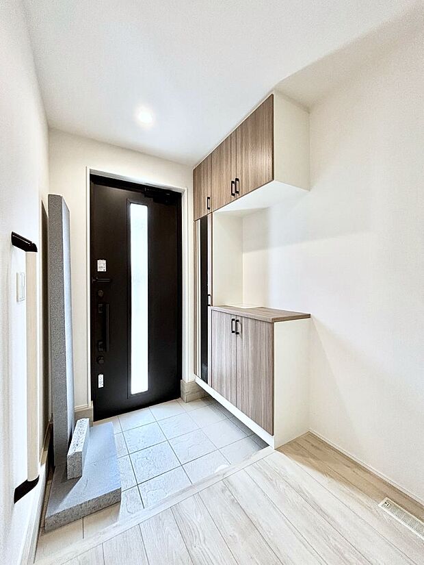 飾り棚を利用して、お越しいただくお客様をおもてなしできます。