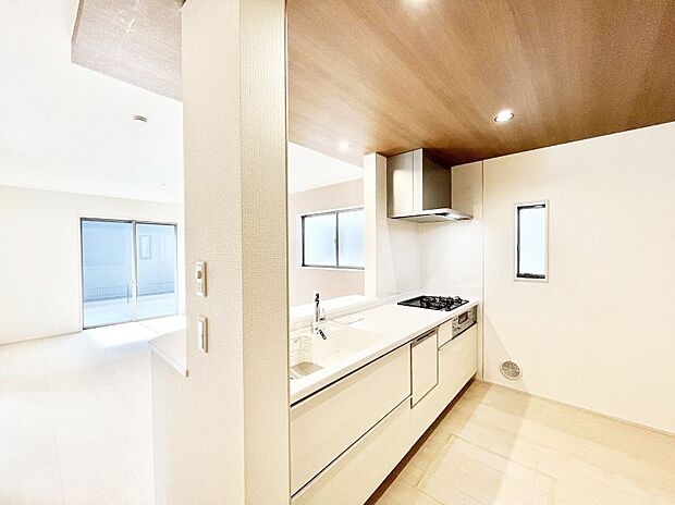 料理をしながらでもご家族との会話を楽しめる対面キッチン