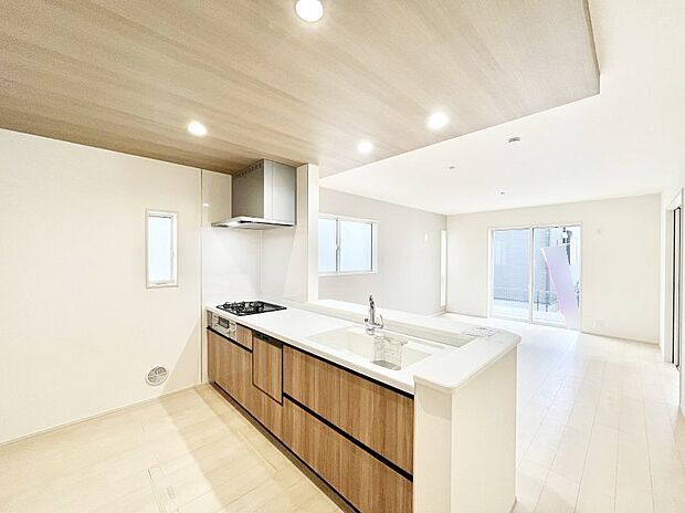 料理をしながらご家族との会話を楽しめる対面カウンターキッチン