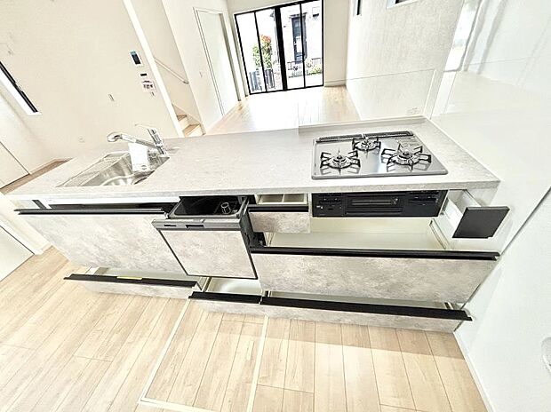 使いやすさを優先したスライド式収納タイプ！