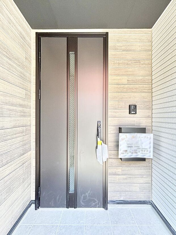 大切な家族、来客を出迎える玄関。