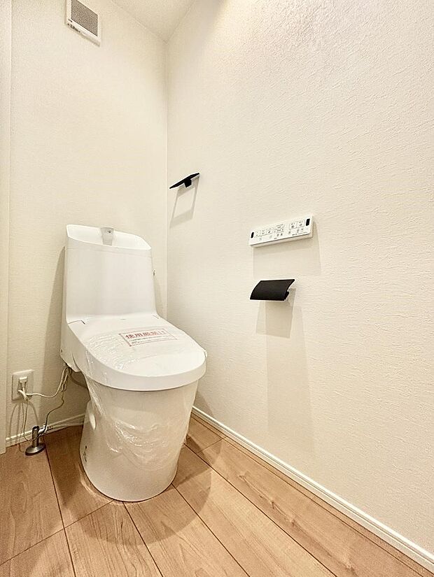 明るく清潔感のあるトイレです。 