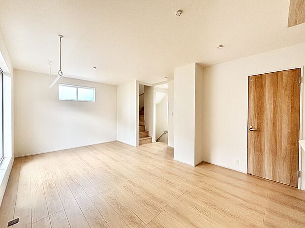 家族の笑顔が自然と生まれてくる、そんな雰囲気のダイニングに仕上がっています。