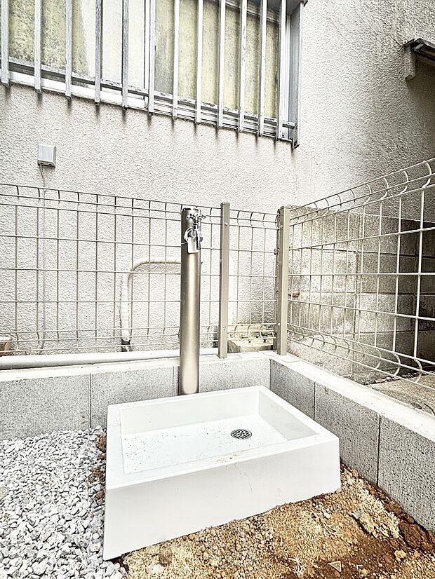 外水栓があると、庭のお手入れやちょっとした手洗い・洗車に便利です！ 