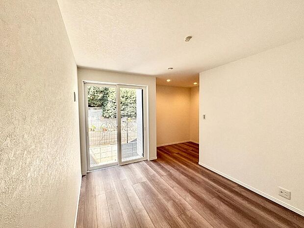 ウォークインクローゼットがあるお部屋。季節ごとの入れ替えも不要で便利です。