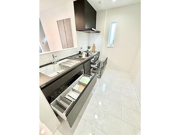 使いやすさを優先したスライド式収納タイプ!