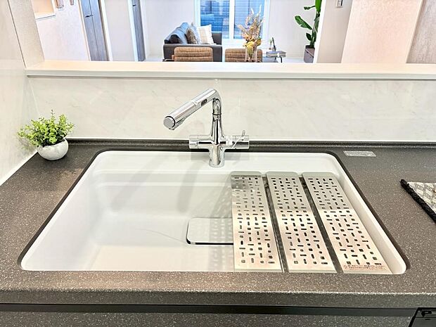 浄水器一体型のキッチンで洗い物用・料理用と切り替え簡単！