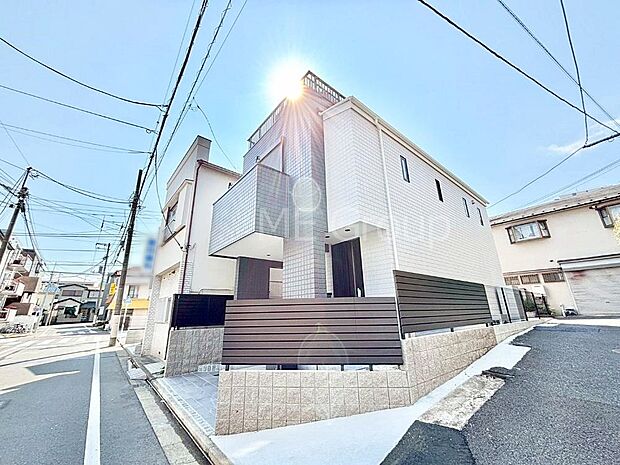 洗練された外観、上質な住空間が広がる室内は永く安心して過ごせる住居です。