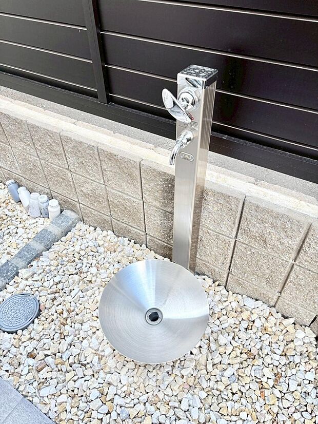 外水栓があると、庭のお手入れやちょっとした手洗い・洗車に便利です！ 