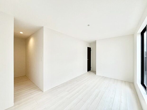 ウォークインクローゼットがあるお部屋。季節ごとの入れ替えも不要で便利です！