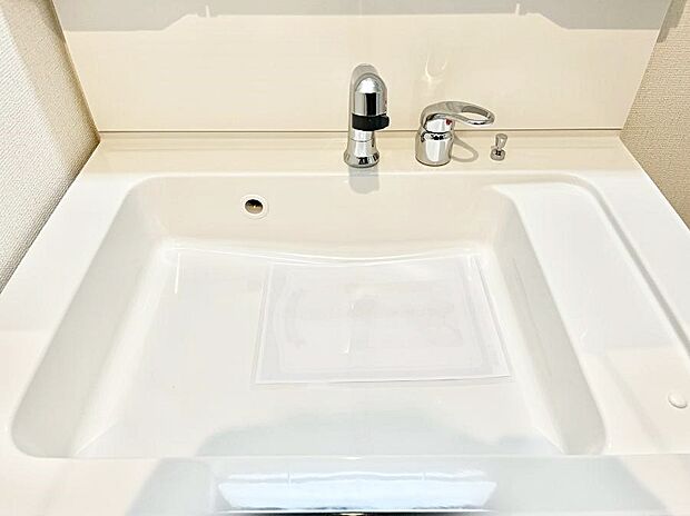 ハンドシャワー付き！使いやすい洗面台。