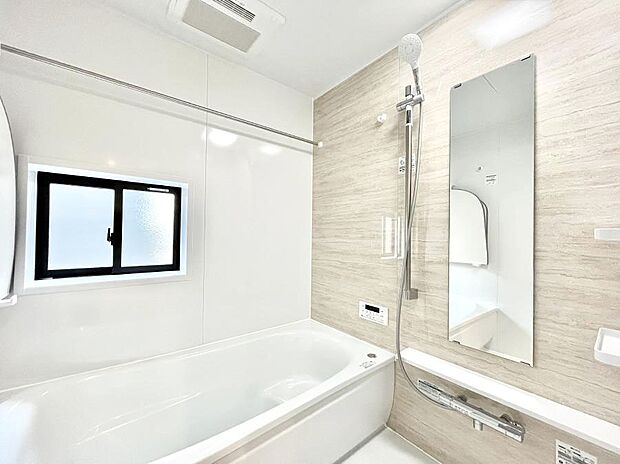 落ち着いた雰囲気でゆっくりお寛ぎいただけるバスルーム