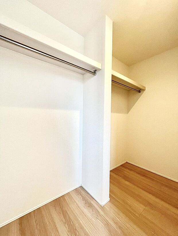 ウォークインクローゼット付きで生活空間を広く利用できます。