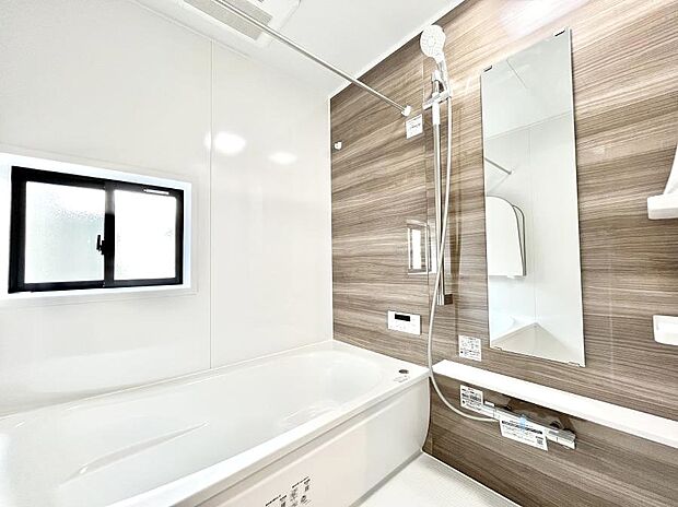 落ち着いた雰囲気でゆっくりお寛ぎいただけるバスルーム