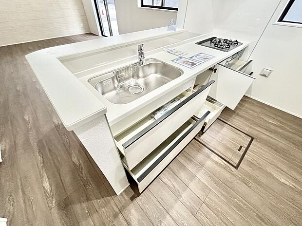 使いやすさを優先したスライド式収納タイプ!