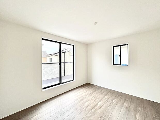 明るいバルコニーサイドに洋室を設置。目覚めの良い寝室に。