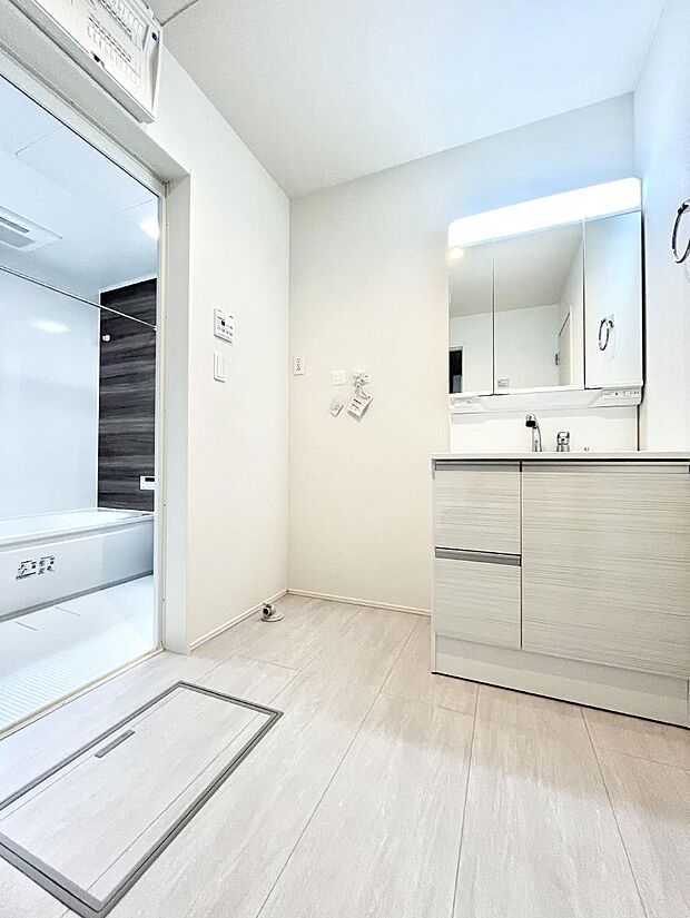 清潔感のある快適空間です。毎日の身支度も気持ち良くお使い頂けます。