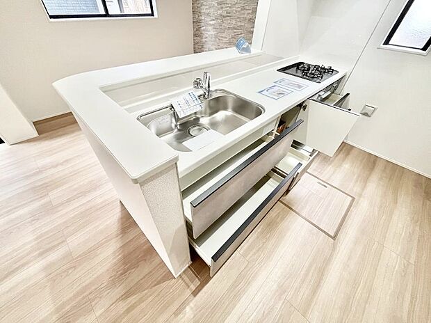 使いやすさを優先したスライド式収納タイプ!